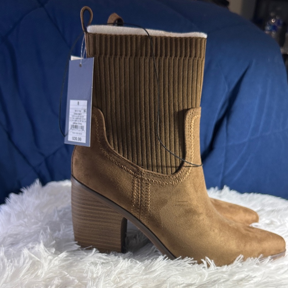 Universal Thread Tan Heeled Boots